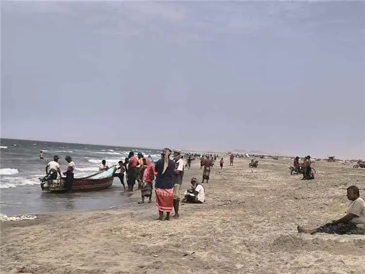 أبين.. مصرع شابة وإنقاذ أخرى من الغرق في بحر البند...