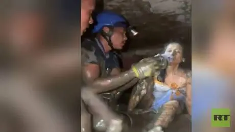 نيبال.. إنقاذ امرأة بعد مرور 11 أيام على الفيضانات