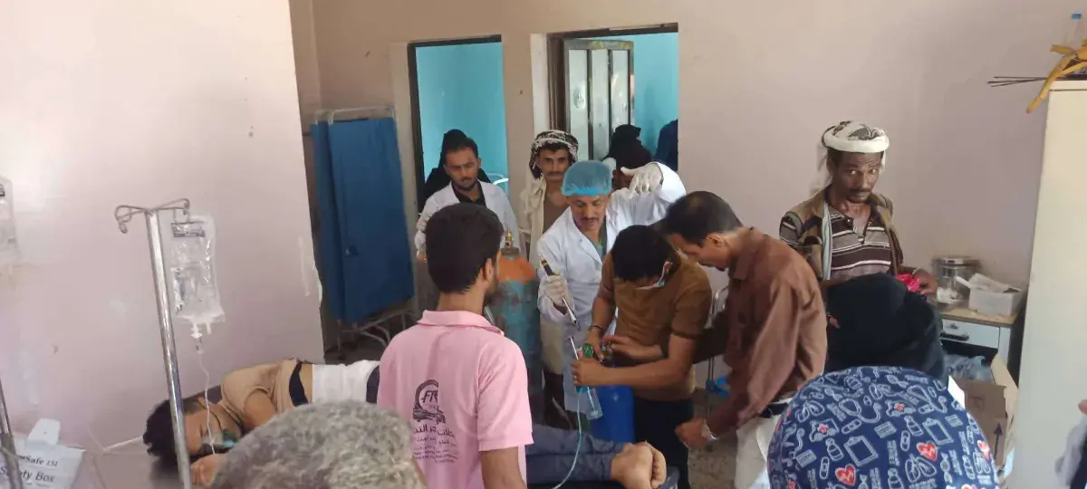 قناص حوثي يستهدف نازحين غرب تعز ومستشفى يستقبل عشر...