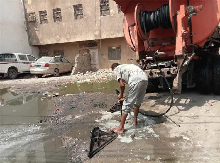 فرق الصرف الصحي تنفذ أعمالًا ميدانية واسعة لفتح ال...