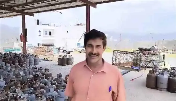 مدير عام يافع رُصُد يزور مصنع القارة ويشرف على توز...