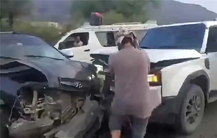 فريق قناتي "العربية" و"الحدث" ينجو من حادث سير مفا...