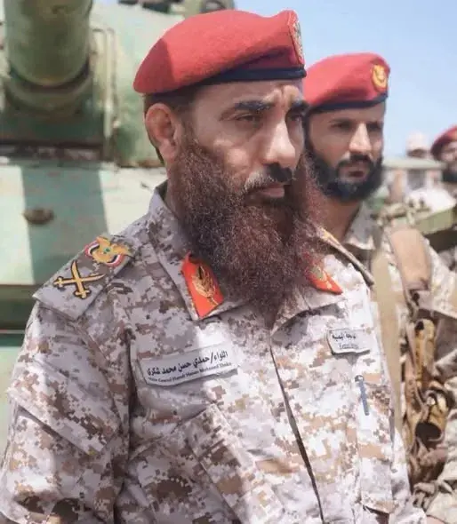 اللواء حمدي شكري يتولى الإشراف المباشر على محور حي...