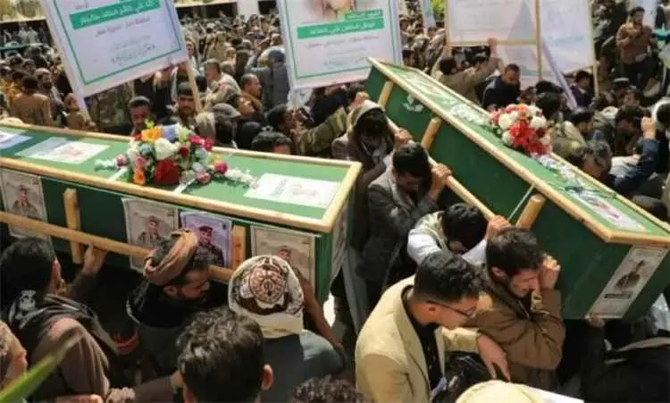 بالاسماء.. الحوثيون يشيّعون 30 قتيلًا بينهم قيادات...
