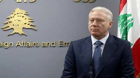 تقارير: وزير خارجية لبنان يدير مهامه من منزله بعد...
