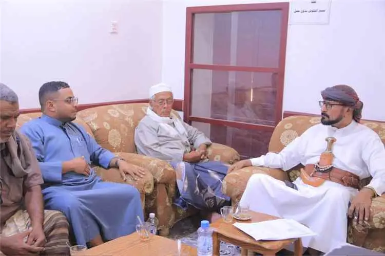 مدير عام شبام يلتقي مجلس آباء مدرسة الفاروق بخميّر...