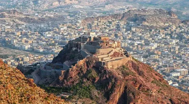 تعز تعود إلى 2015.. 3 صواريخ باليستية تهز المدينة...