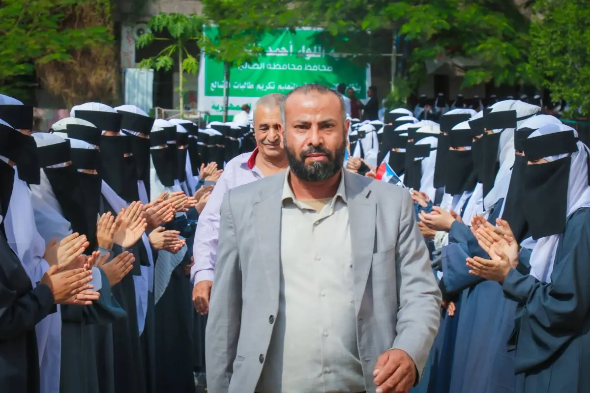 محافظ الضالع يكرّم متفوقات الثانوية العامة ويعتمد...
