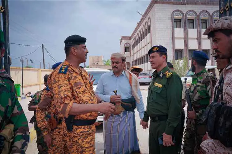 ضمن جولته للمنشآت الحيوية.. مدير أمن شرطة ابين يزو...