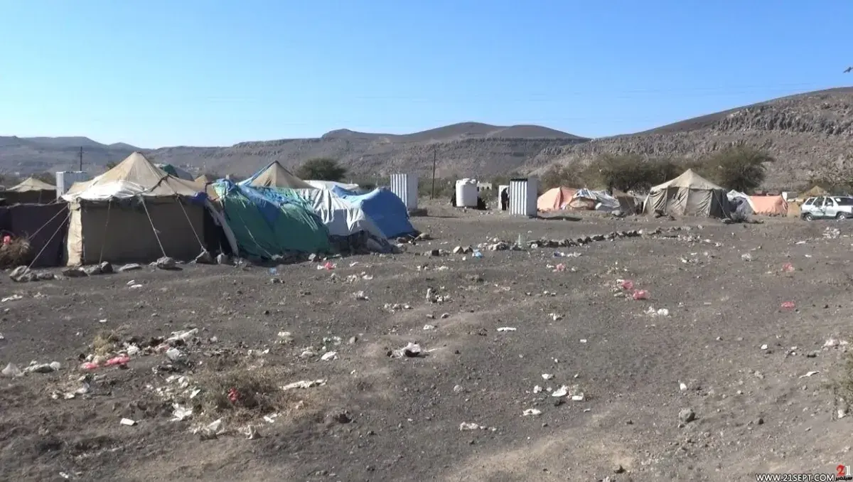 نزوح 540 أسرة جراء قصف حوثي على مناطق سكنية بالحديدة