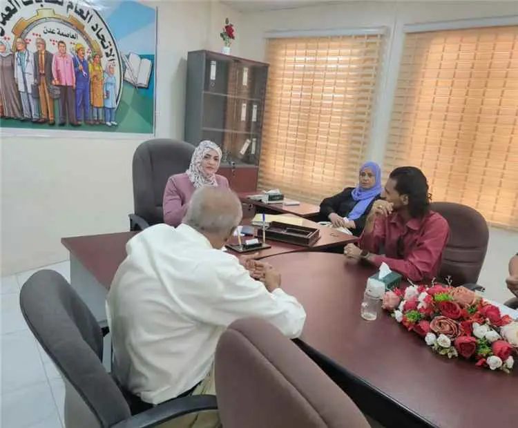 اتحاد نقابات عمال عدن يطالب إدارة مستشفى الجمهورية بمعالجة شكاوى العاملين