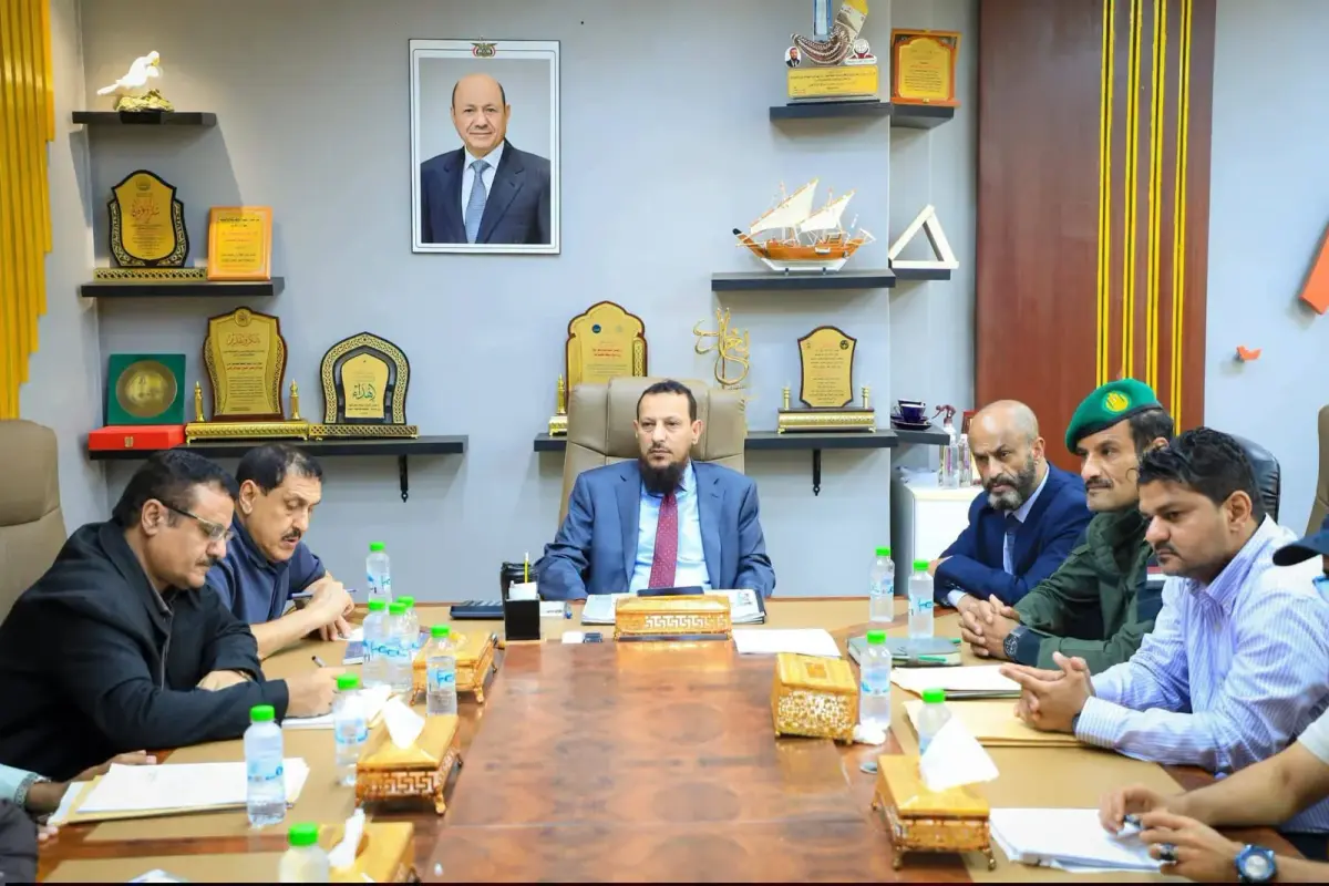 محافظ عدن يترأس اجتماعًا لمناقشة أزمة الغاز