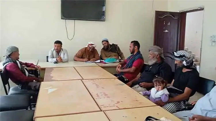 اجتماع يناقش أوضاع التعليم في مدرسة الشهيد محمد عب...