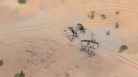 الحوثيون ينشرون مشاهد لاستهداف اجتماع قيادات عسكري...