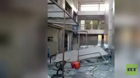جنوب لبنان.. آثار الغارة الإسرائيلية العنيفة على ب...