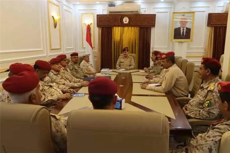 الفريق العقيلي يترأس اجتماعا بقيادة وزارة الدفاع ل...