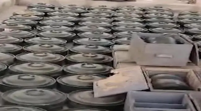 المقاومة الوطنية تواصل تطهير تعز والحديدة  من ألغام الحوثي وتنزع ألغام مكثفة زرعتها الميليشيا  بالساحل الغربي .