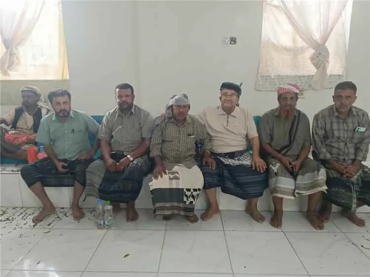 شخصيات من مجالي الحضن وأماجل تطمئن على صحة ناصر عوض .. يتقدمهم رئيس فرع المؤتمر الشعبي في لودر