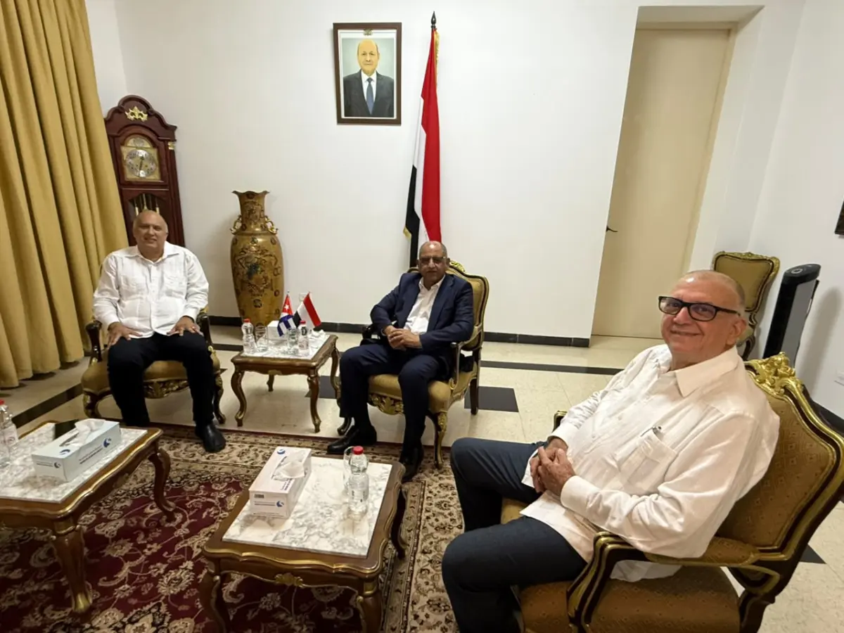 سفير اليمن يبحث مع مسؤول كوبي العلاقات الثنائية ومستجدات الأوضاع