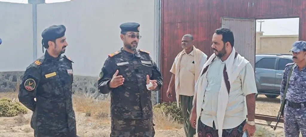 العميد لحمدي يبحث تسريع إنشاء فروع لمكافحة المخدرات بالمديريات الشرقية وتعزيز الجاهزية الأمنية
