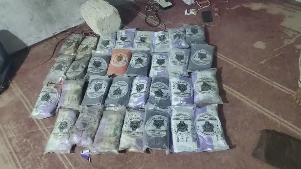 ضبط شحنة حشيش تزن أكثر من 37 كيلوغرامًا في نقطة عس...