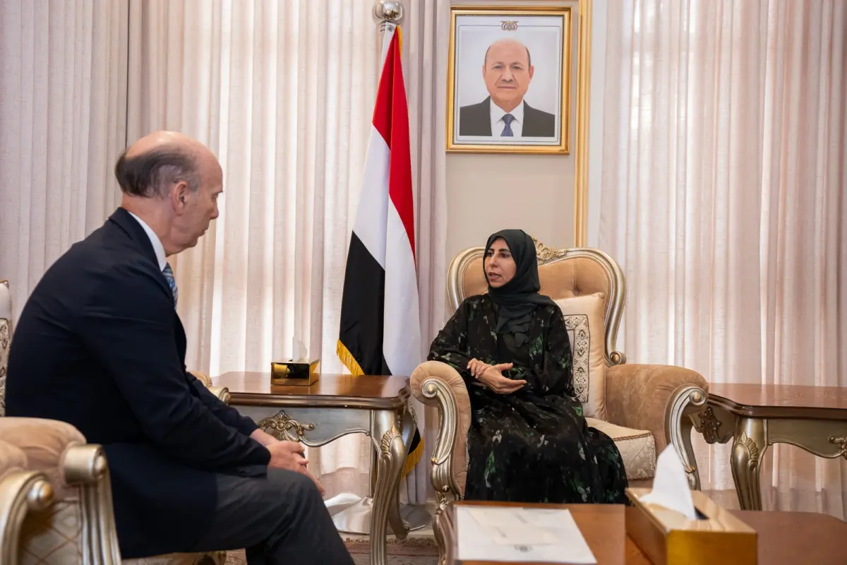 وزيرة الخارجية تبحث مع السفير الإسباني العلاقات ال...