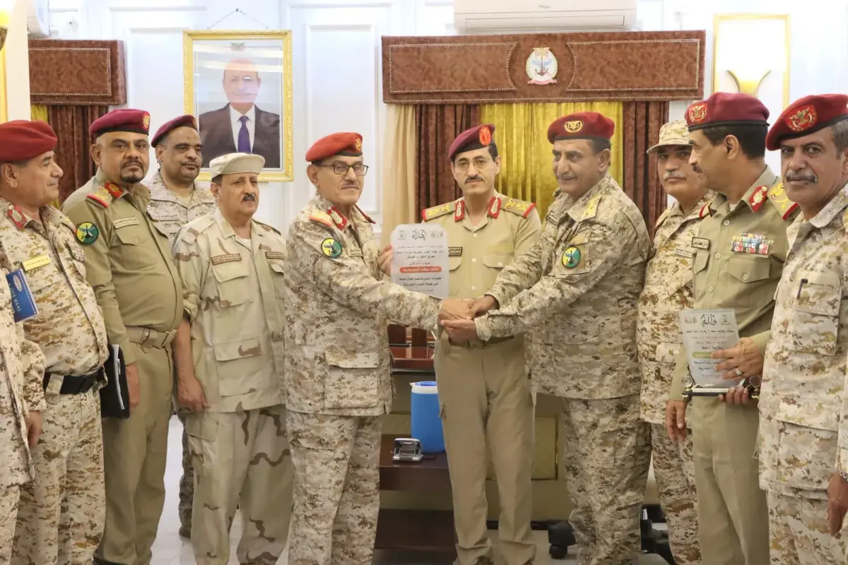 وزير الدفاع يشهد مراسم الاستلام والتسليم لرئاسة هيئة القوى البشرية