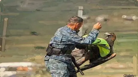 نسر ذهبي يهاجم شرطيا خلال ألعاب البدو العالمية في...