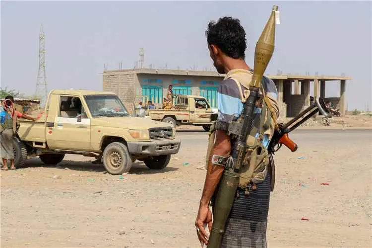 الجيش يطارد الحوثيين جنوب شرقي الحديدة