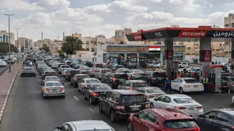 طوابير البنزين تعود إلى بغداد.. شحنات من الإمارات...