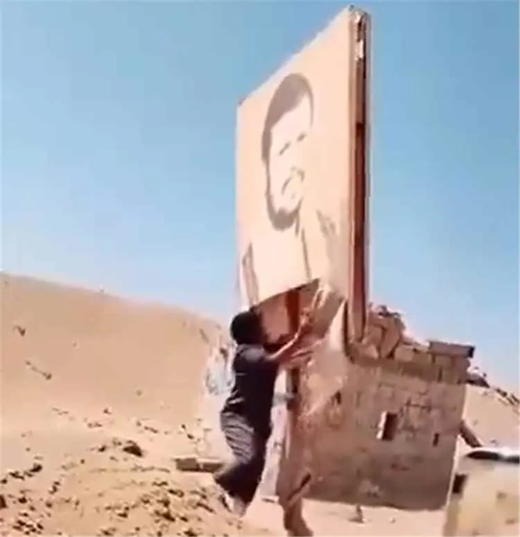 أبطال الجيش الوطني يمزقون صور عبدالملك الحوثي عقب...