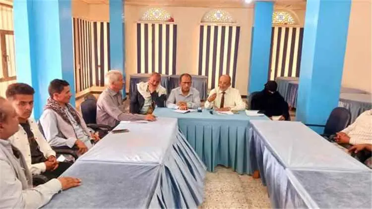 اجتماع تشاوري بتعز يناقش استقرار الأسواق وتأمين ال...