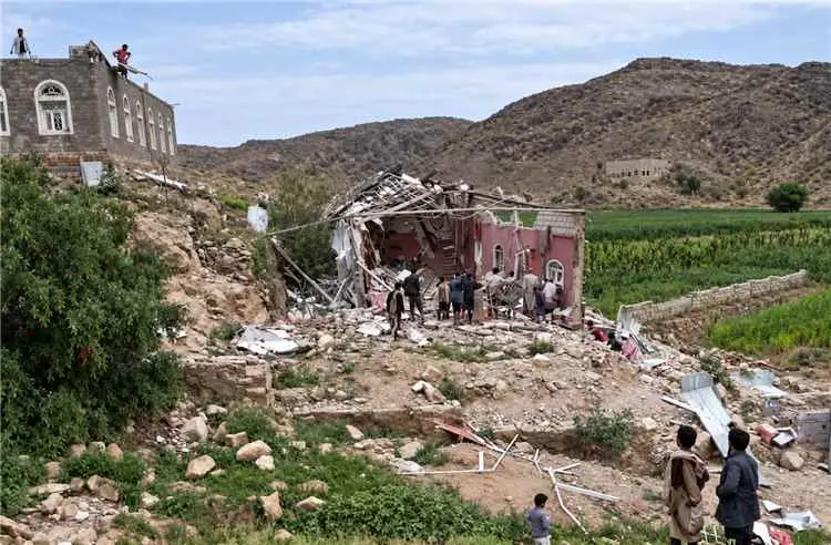 الحوثيون يفجّرون منزل شيخ قبلي في البيضاء والأخير...