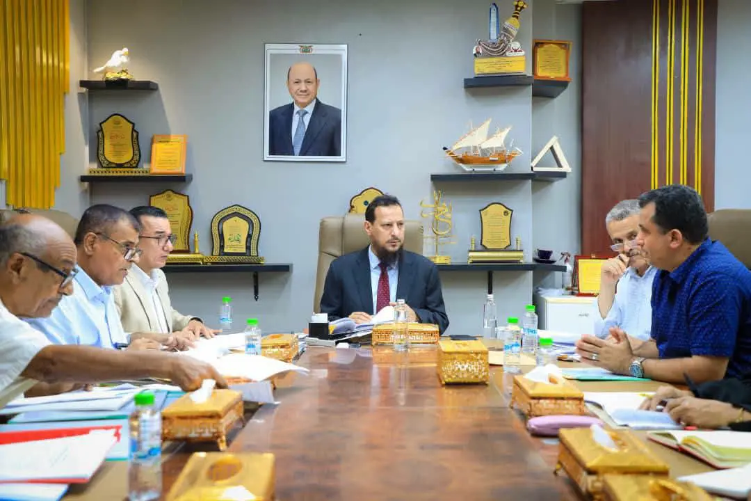 برئاسة المحافظ شيخ.. لجنة المناقصات بالعاصمة عدن ت...
