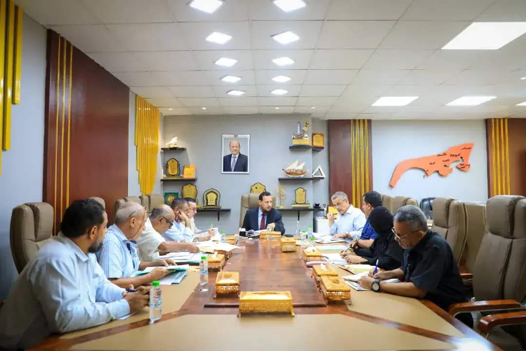 برئاسة المحافظ شيخ..  لجنة المناقصات بالعاصمة عدن...
