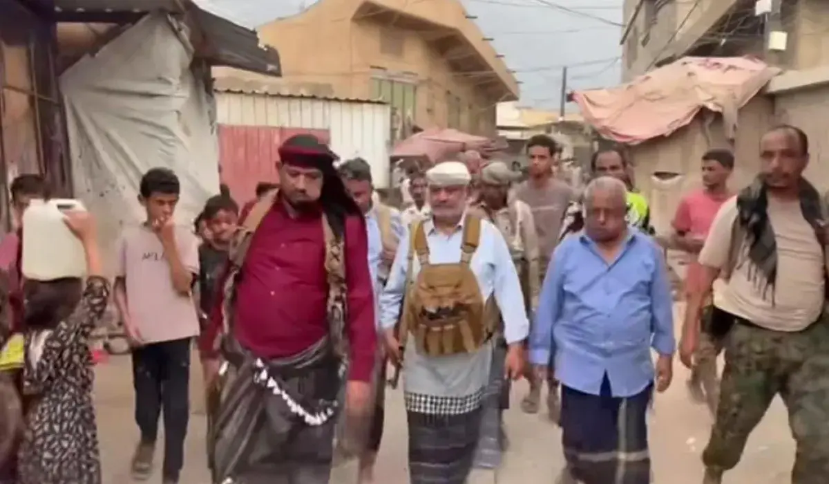 محافظ الحديدة يتفقد حيس ويطمئن على مصابي استهدافات...
