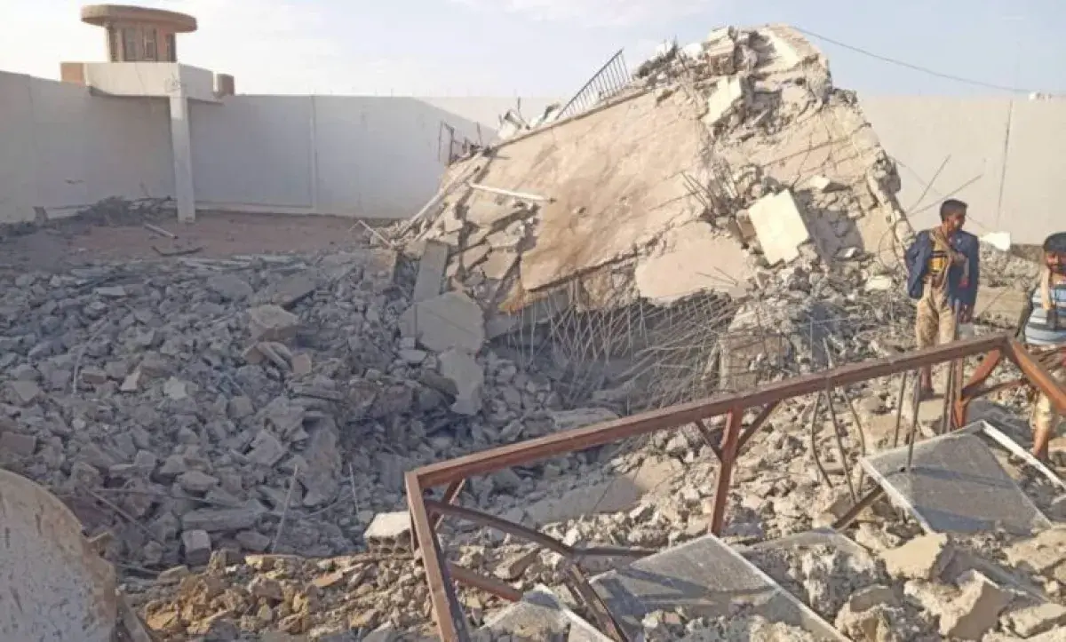 الحوثيون يفجرون سجناً في الجوف ويضعون حياة المحتجز...