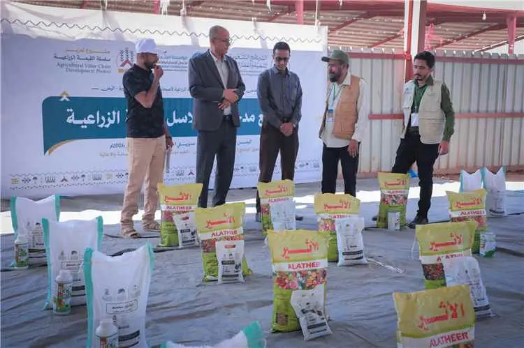 سيئون: تدشين توزيع البذور المحسنة لدعم صغار المزار...