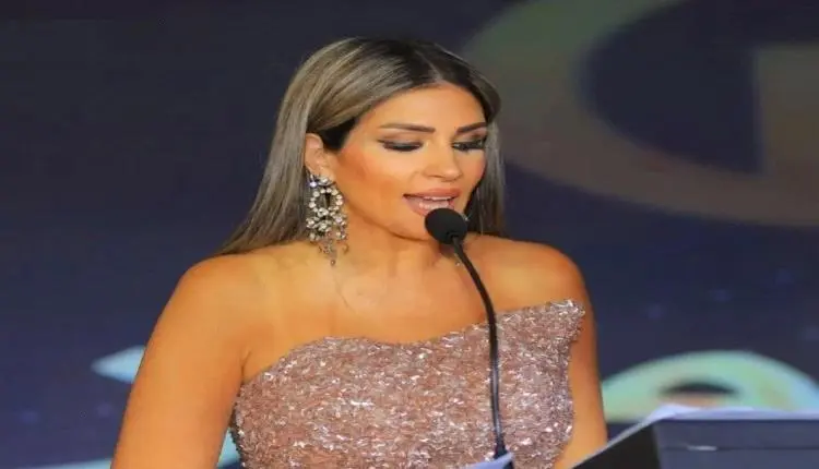 آيات أباظة تتحدث عن دعم شهيرة وعمرو محمود ياسين له...