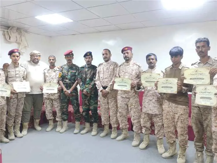 قائد معسكر نحب لقوات حماية حضرموت يكرّم المتميزين