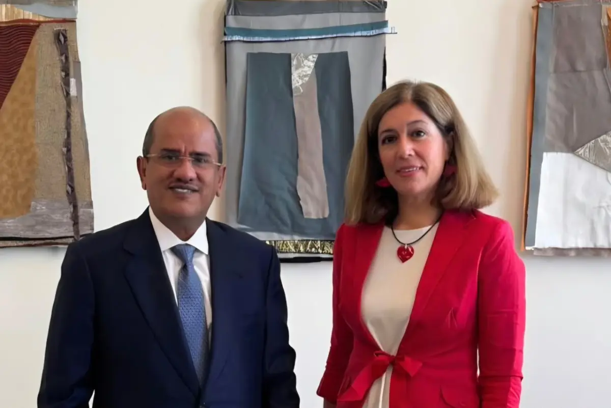 سفير اليمن يستعرض مع مسؤولة إسبانية تطورات تصعيد مليشيات الحوثي الارهابية