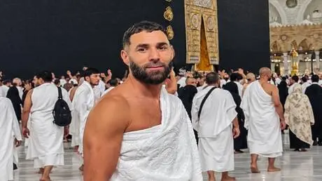 بعد فسخ عقده مع الهلال.. بنزيما ينشر صورة مع تعليق...