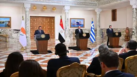رسائل سياسية ومشروعات طاقة.. ماذا وراء اجتماع مصر...