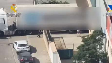 السلطات الإسبانية تصادر 1.2 طن من الكوكايين مخبأة في شحنة جوز الهند