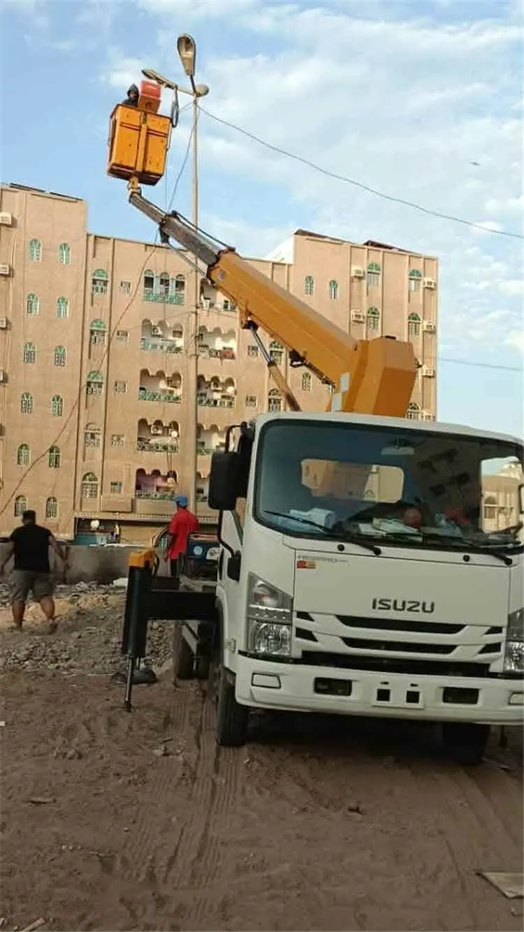 صيانة إنارة الحديقة خلف مستشفى الوالي في المنصورة استجابة لمطالب الأهالي.