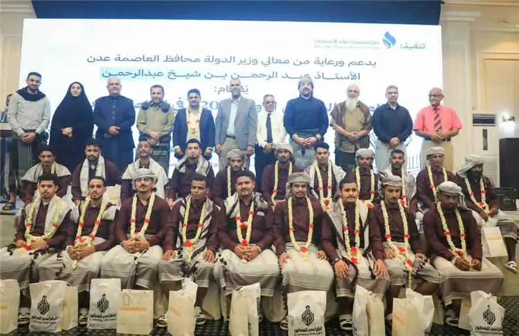 السلطة المحلية بعدن تحتفي بتزويج 40 عريسًا وعروسًا...