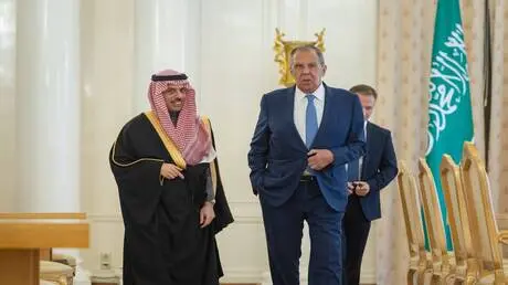 من هرمز إلى باب المندب.. لماذا تراهن الرياض على مو...