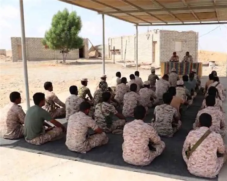 التوجيه المعنوي بلواء الضبة ينفذ محاضرة توجيهية حول أهمية الحفاظ على الضروريات الخمس بنقطة "الذهب" العسكرية