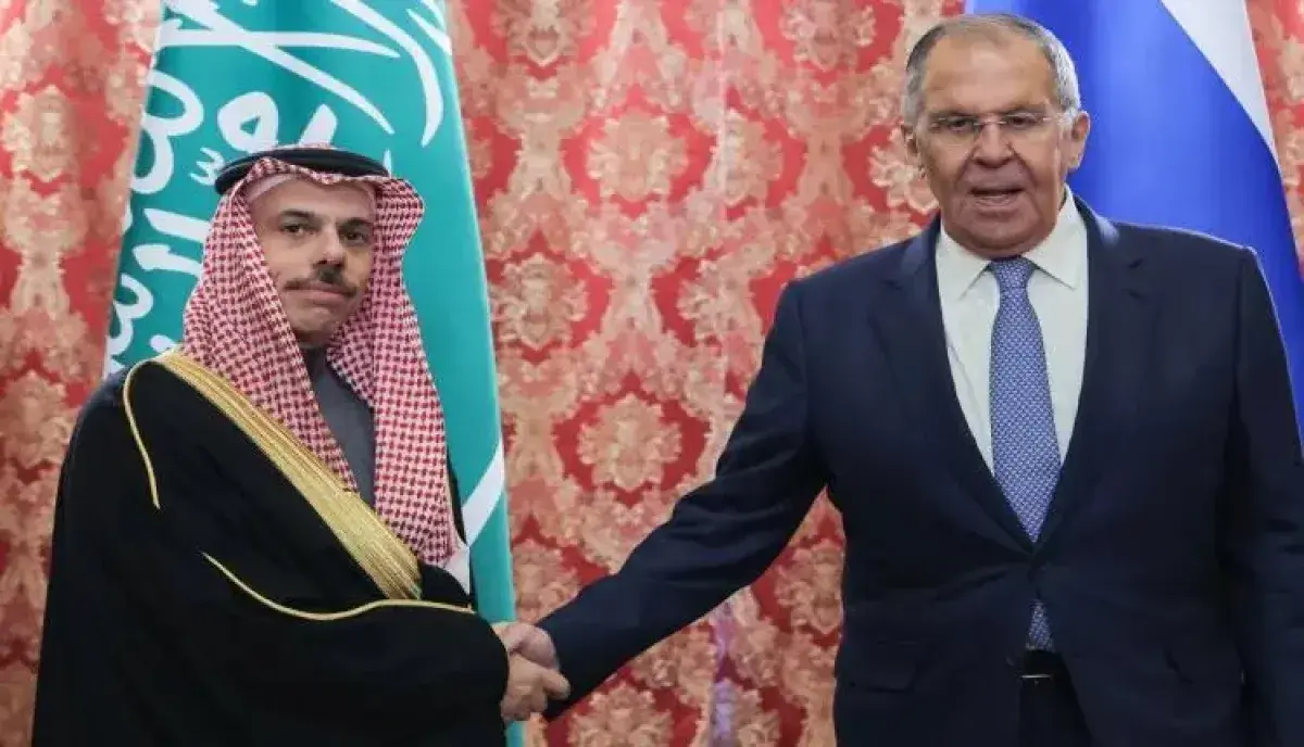 اسرار | الرياض توجّه إنذاراً حازماً للحوثيين من موسكو: (فتحتم باباً لا تحتملونه).. ولافروف يُدين الهجمات على السعودية