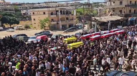 لبنان.. تشييع عائلة كاملة قُتل أفرادها في غارة إسر...